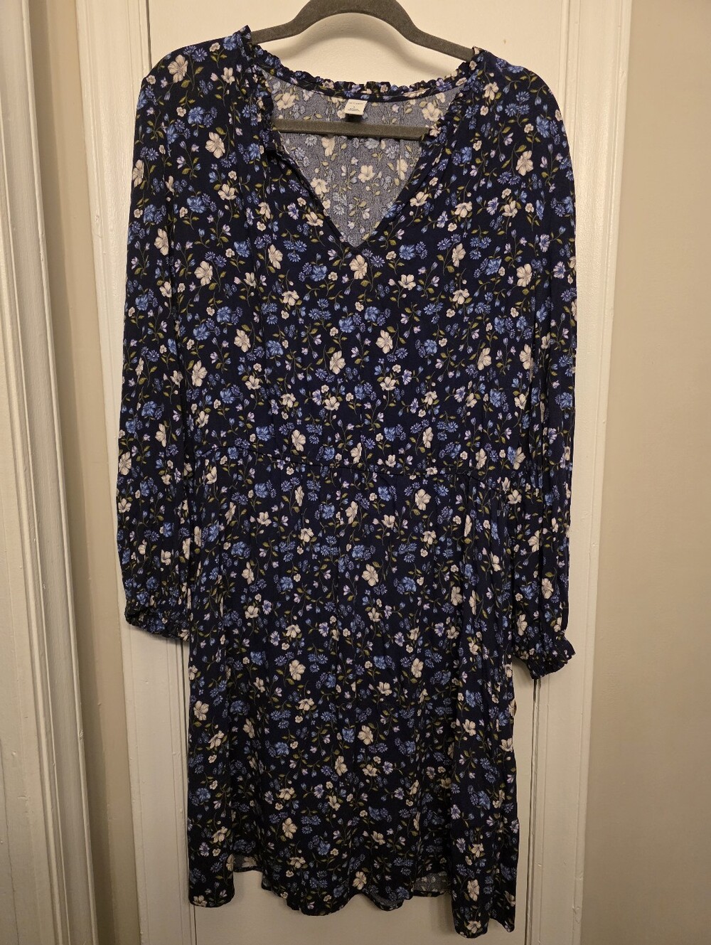 Women’s Old Navy Blue Floral V-Neck Long Sleeve Dress